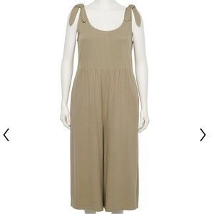 NWOT Capri length jumpsuit romper